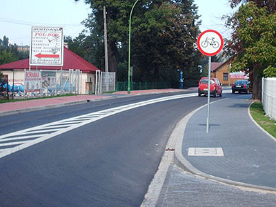 zakaz jazdy dla rowerzystów po jezdni i poboczu