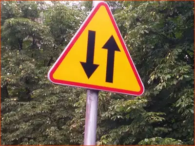 odcinek drogi o ruchu dwukierunkowym