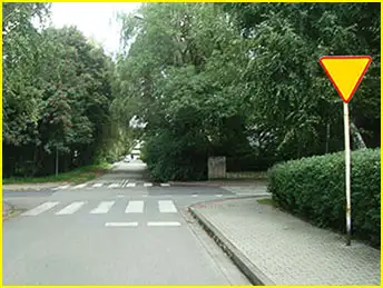 ustąp pierwszeństwa