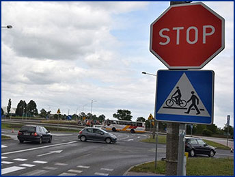 znak STOP i przejście dla pieszych