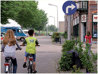 nakaz skrętu w prawo